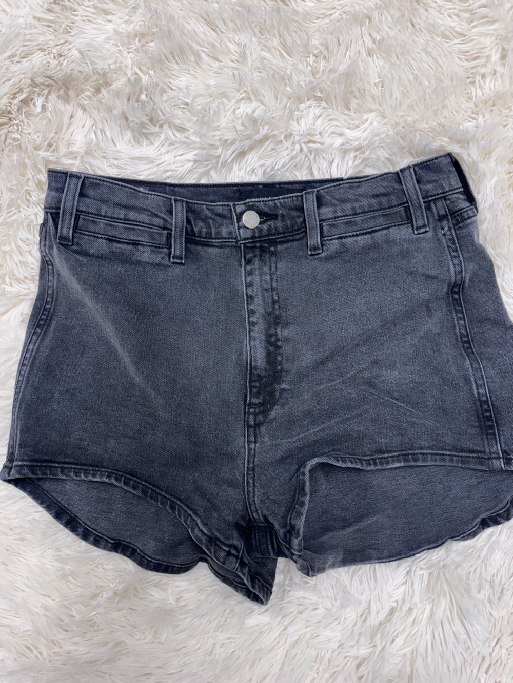 Denim Forum Aritzia Lola Clean Cheeky Short – Women’s 31, Washed Black - Picture 2 of 5